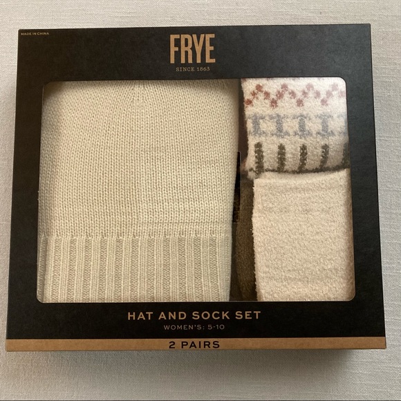 Frye Off White Cream Beanie Hat & Multicolor Soft Fuzzy Boot Socks Gift Set New - Picture 3 of 10